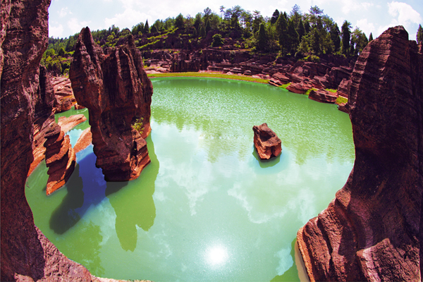 張家界、袁家界、天子山、紅石林、鳳凰古城四晚五日游